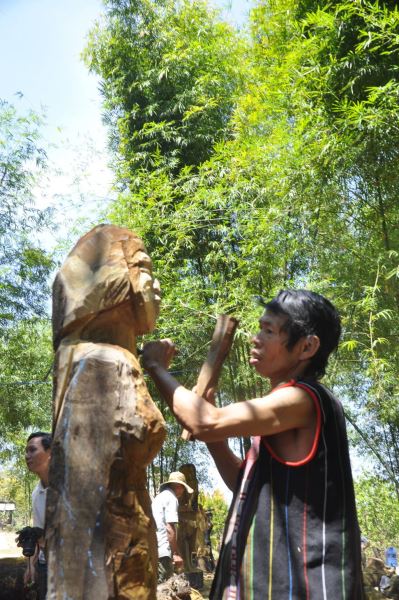 Khai mạc Hội thi tạc tượng gỗ dân gian Tây Nguyên năm 2017